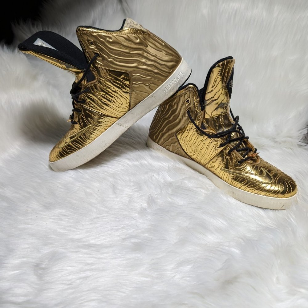 Size 9 - Nike LeBron 11 NSW Lifestyle QS Black History Month golden color